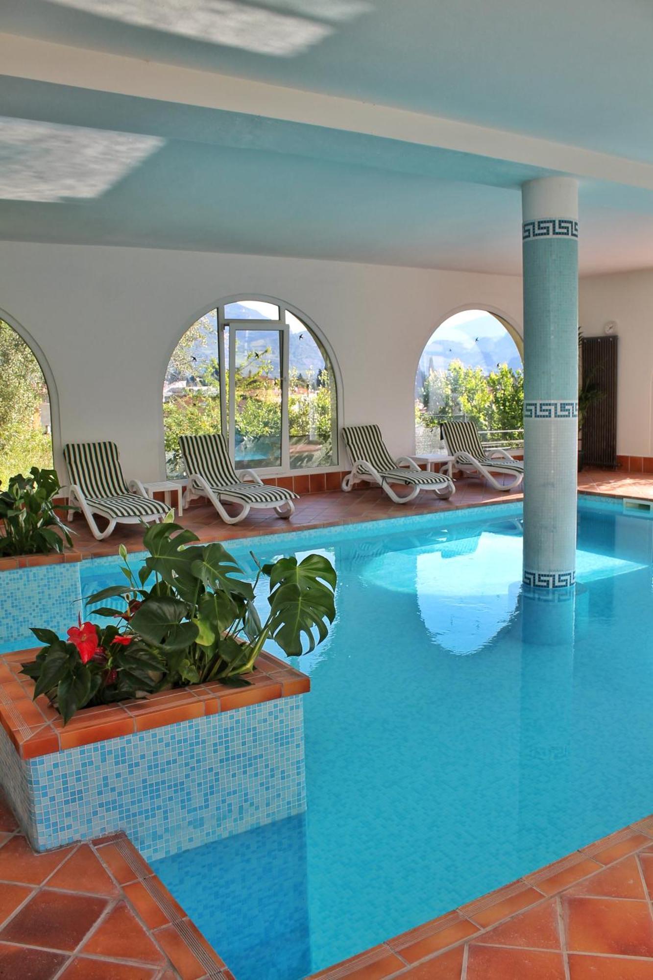 Aparthotel Englovacanze Riva del Garda Exterior foto