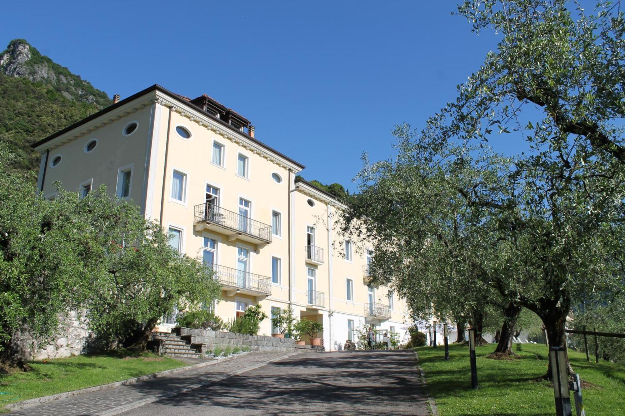 Aparthotel Englovacanze Riva del Garda Exterior foto