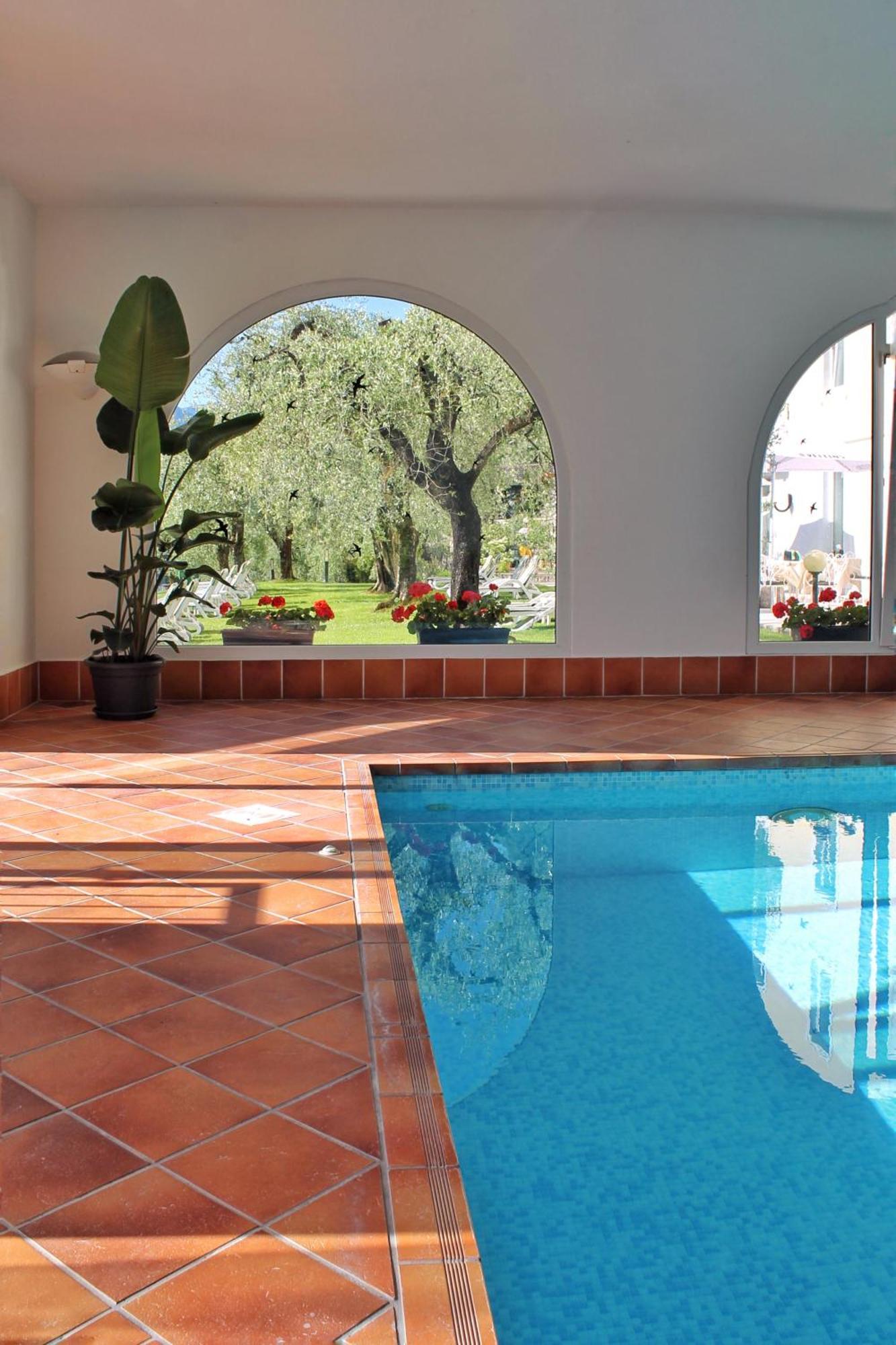 Aparthotel Englovacanze Riva del Garda Exterior foto